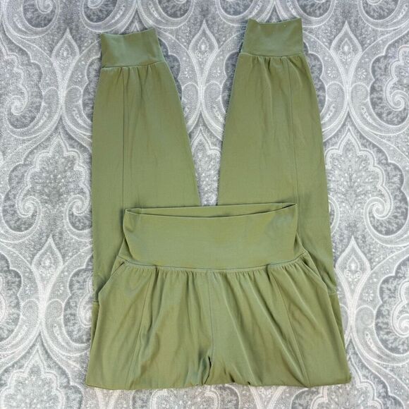 Womens Athleta Salutation Cargo Jogger - Picture 2 of 4